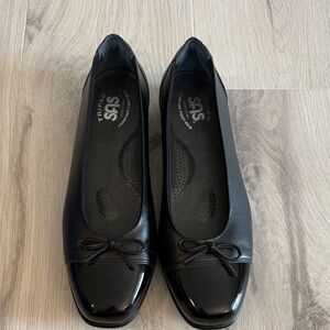 SAS Women's Black Leather Loafers with Bow